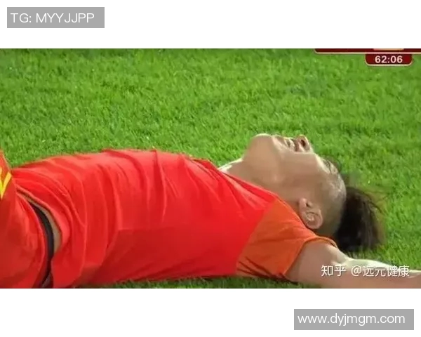 足球明星涂脚指甲油展示独特个性与时尚风采引发热议